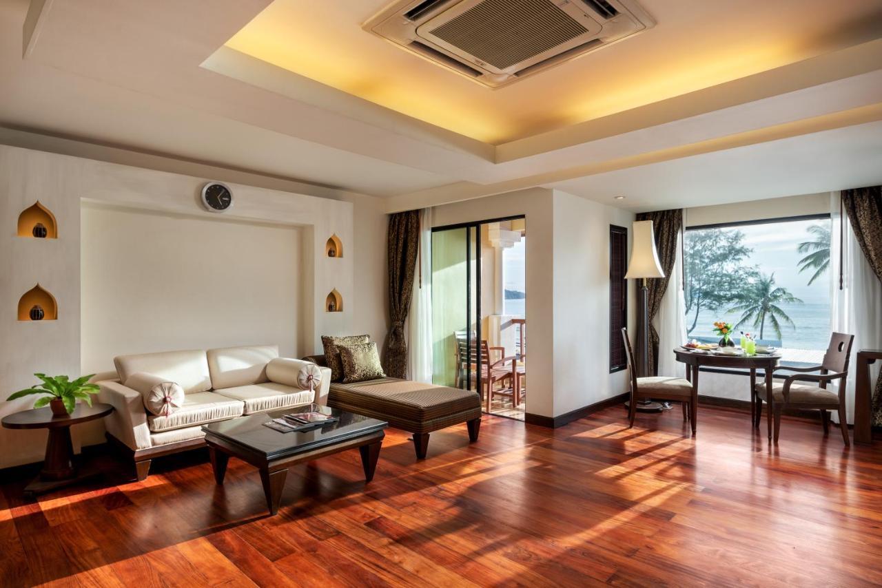 Patong Paragon Resort & Spa Sha Extra Plus Εξωτερικό φωτογραφία A living room in a suite at the Royal Garden Villas
