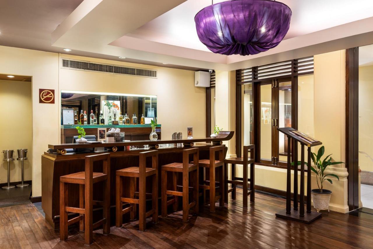 Patong Paragon Resort & Spa Sha Extra Plus Εξωτερικό φωτογραφία The bar at the hotel